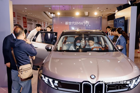 商圈打卡新选择 新世BMW iX3 亮相郑州二七万象城限时体验站