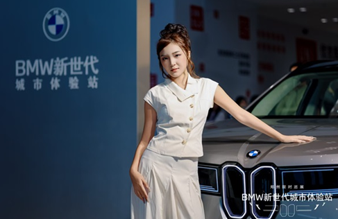 商圈打卡新选择 新世BMW iX3 亮相郑州二七万象城限时体验站